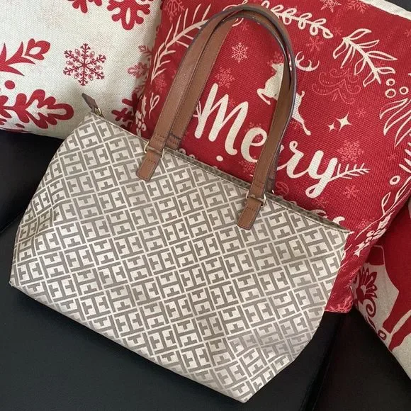 TOMMY HILFIGER  brown logo monogram tote. - Picture 9 of 12